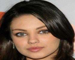 The actress is a patient of heterochromia iridium as a result of which her one eye is brown while the other eye is green.